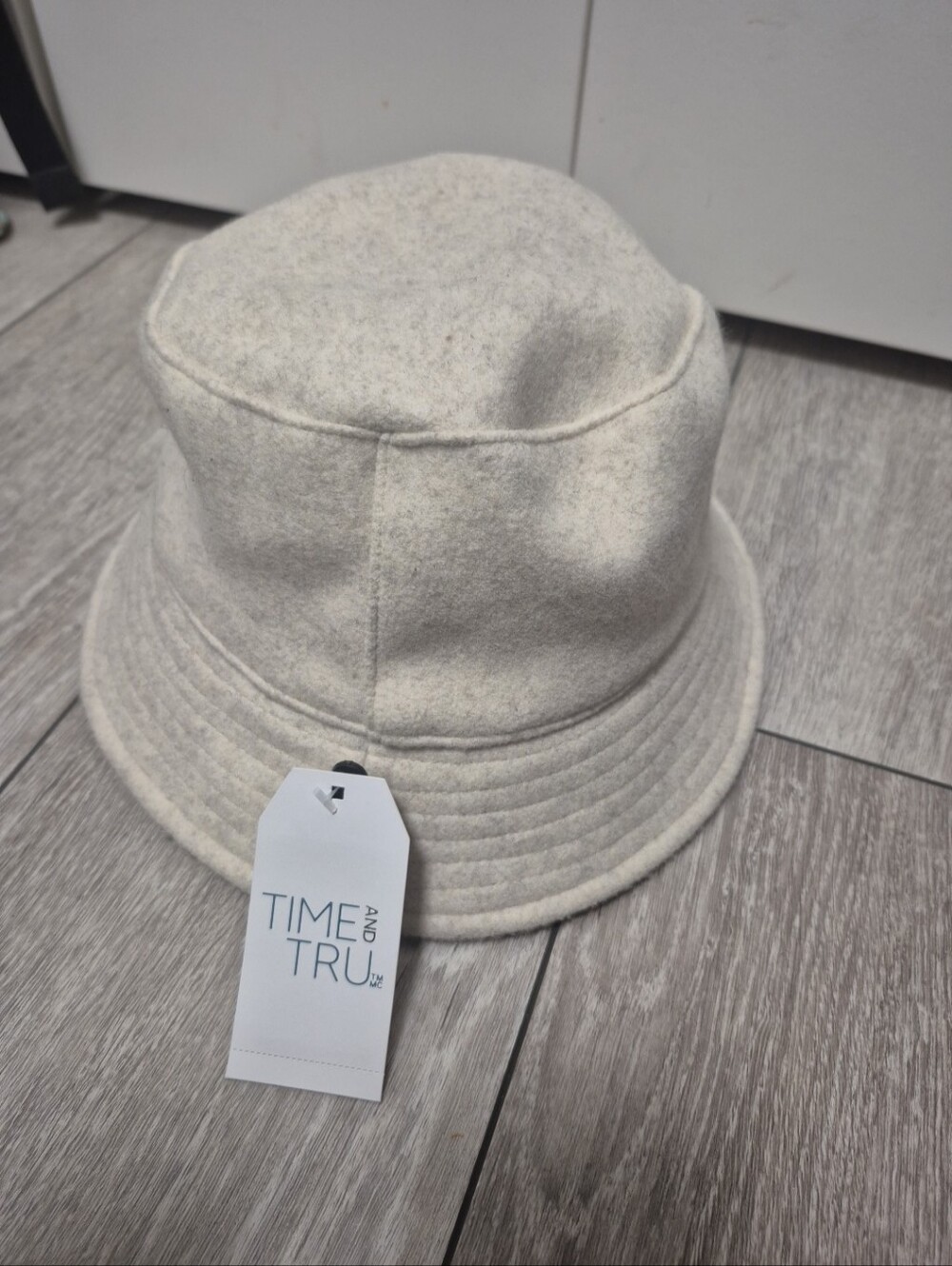Time and Tru Women's Cream Sherpa Bucket Hat. One Size